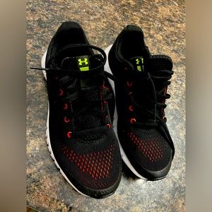 Underarmour sneaker new no tag.